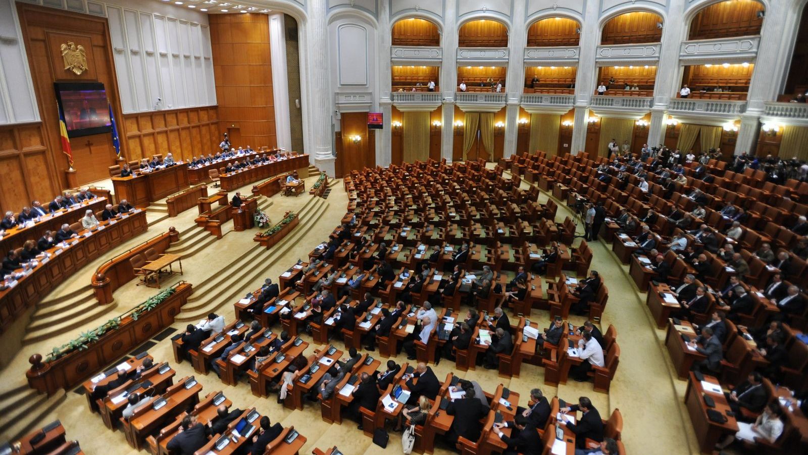 Parlamentarii pregătesc un alt "tun". Ce privilegii vor pentru consilierii lor