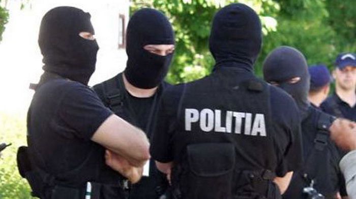 Percheziţii DIICOT la Finanţe Publice Buzău. Directorul instituţiei, dus la audieri