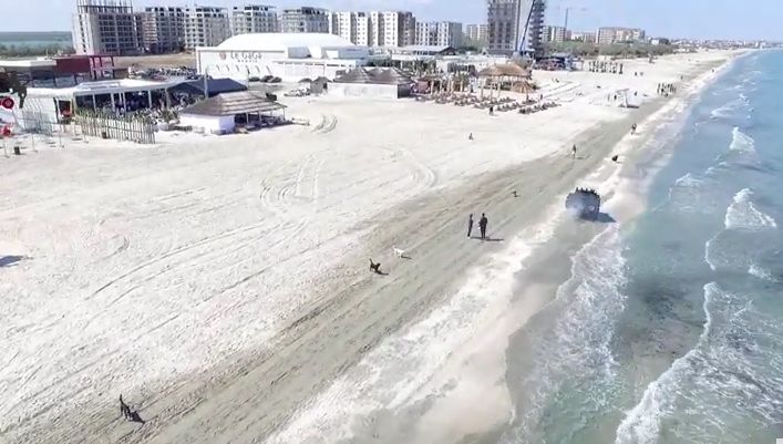 Imagini revoltătoare pe plaja din Mamaia, înainte de Paşte. "Încalcă legea în cel mai abject mod"