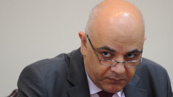 Raed Arafat, implicat într-un accident rutier, în Bucureşti. Maşina, lovită în plin de un autobuz