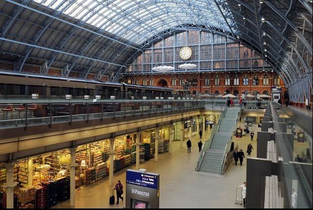 A născut în trenul de mare viteză. S-a cerut evacuarea de urgență a vagonului 