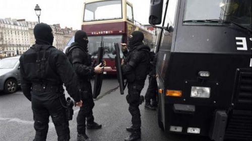 Atac cu armă albă în Franţa:adolescentă rănită grav de un bărbat care vroia un sacrificiu de Ramadan