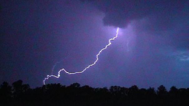 Conductă de gaze ruptă, după o rupere de nori în judeţul Prahova