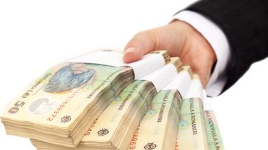 Românii fug de creditele în valută