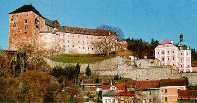 Comoară incredibilă descoperită într-un vechi castel european. Au dat podelele la o parte şi...