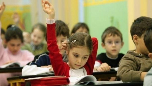 Copii terorizaţi de învăţătoare, la o şcoală din Bacău. "Ne bate, ne face handicapaţi, proşti"