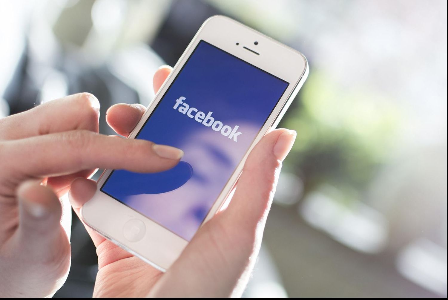Schimbare majoră la Facebook. Cum vor fi afișate mesajele prietenilor