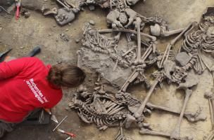Descoperire incredibilă a arheologilor din Franţa:"Au fost executaţi cu brutalitate"