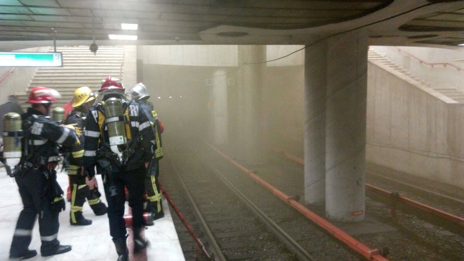 Incendiu la metrou. Circulaţia pe magistrala M2 Berceni- Pipera a fost reluată GALERIE FOTO