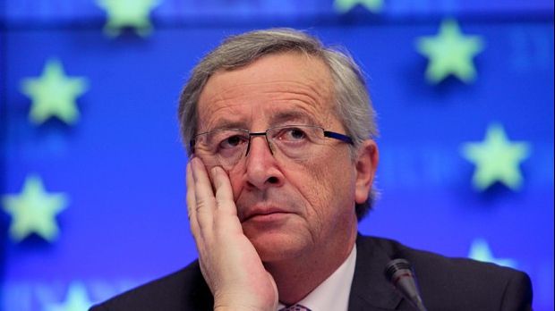 Juncker neagă că are probleme cu alcoolul într-un interviu în care bea 4 pahare de şampanie