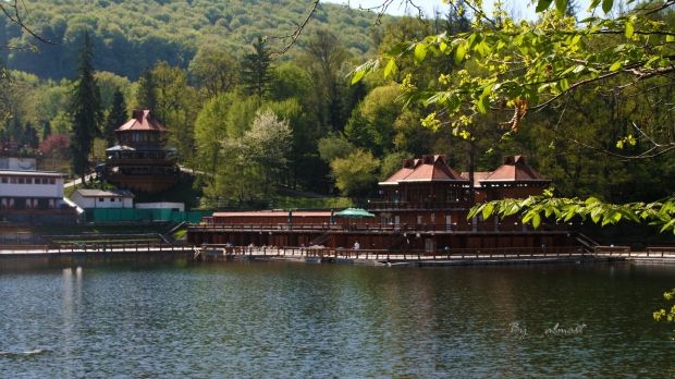 Lacul din România care deţine TREI RECORDURI mondiale. E spectaculos!
