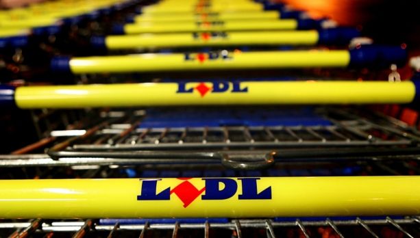 Cât câștigă o casieră la Lidl