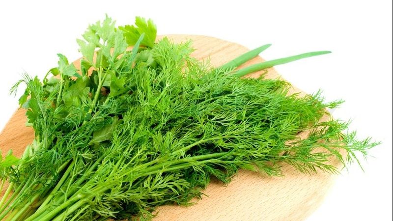 Cum păstrezi legăturile de mărar și pătrunjel proaspete mai mult timp. Cel mai bun truc