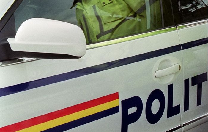 Atac mafiot lângă postul de poliție. O autospecială a fost incendiată cu un cocktail Molotov