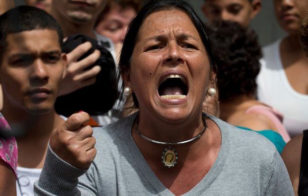 Proteste în Venezuela: Sute de oameni strigă "Vrem mâncare!" în faţa palatului prezidenţial