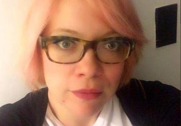 Iubitul i-a cerut fantezie în pat. A pus jucăriile sexuale în apă clocotită şi l-a aşteptat