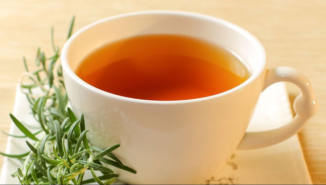 De ce e bine să bei ceai de rozmarin. Sigur nu ştiai că are acest efect!