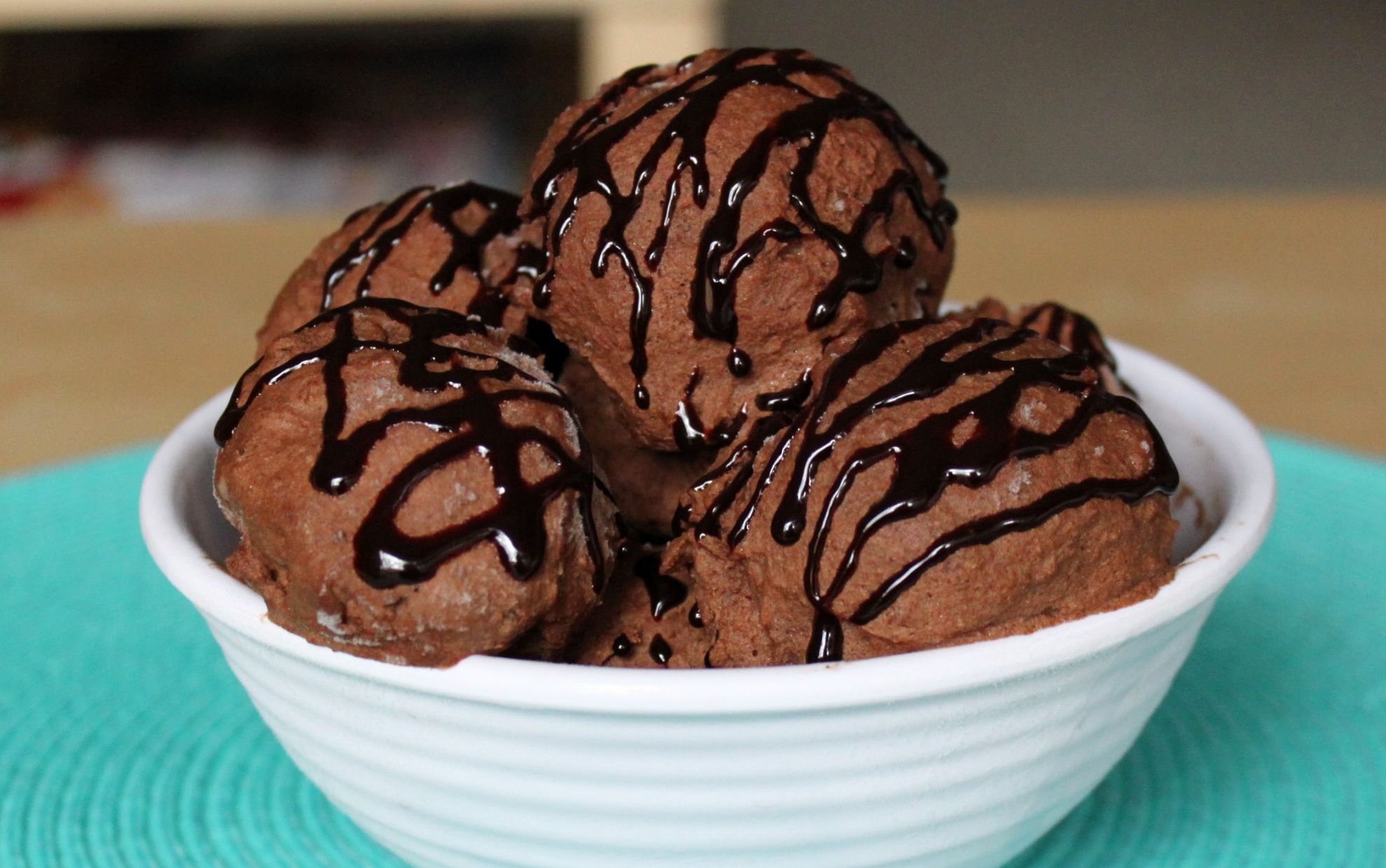 REŢETĂ ÎNGHEŢATĂ de ciocolată. Cel mai răcoritor desert pentru zilele caniculare!