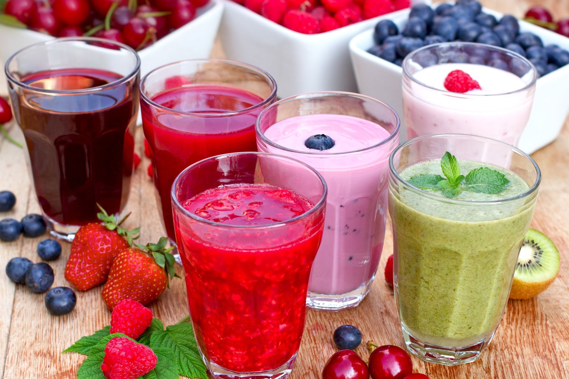 Cinci smoothie-uri detoxifiante pentru vară. Sunt delicioase şi foarte sănătoase!