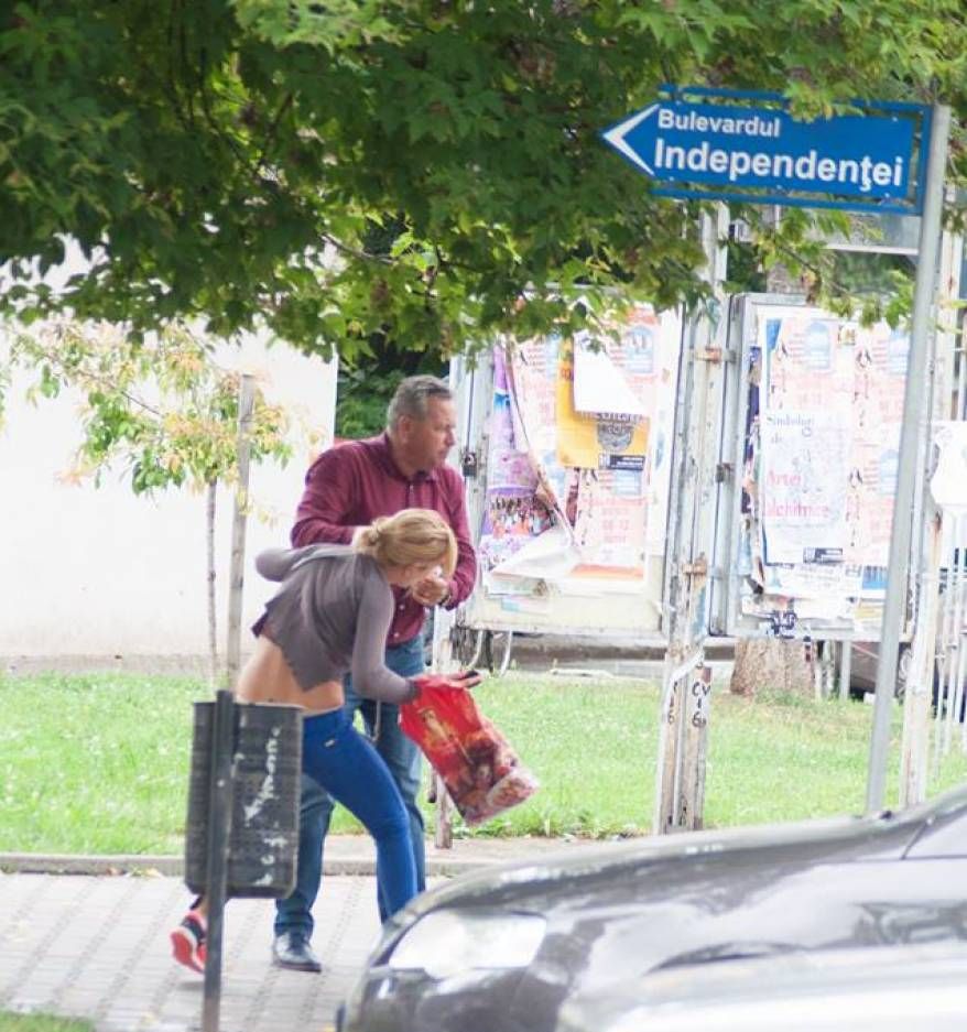 Vicepreşedintele PNL Bistriţa, exclus din partid. A fost fotografiat agresând o femeie pe stradă