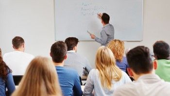 ”Generația Erasmus” – tinerii lideri politici ai lumii. O carte câștigătoare, deschisă la București