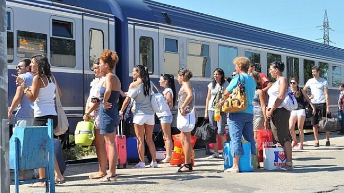 Pleci la mare în weekend? Trenurile Soarelui, de la CFR Călători, intră în circulaţie