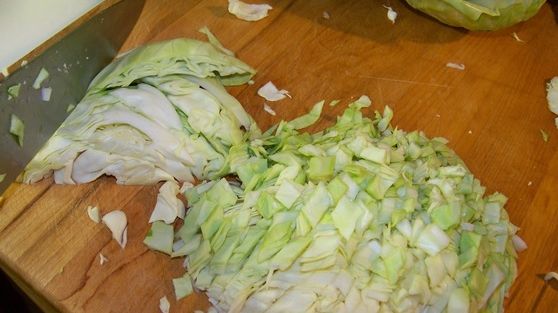 Ce se întâmplă dacă mănânci zilnic 300 de grame de varză crudă
