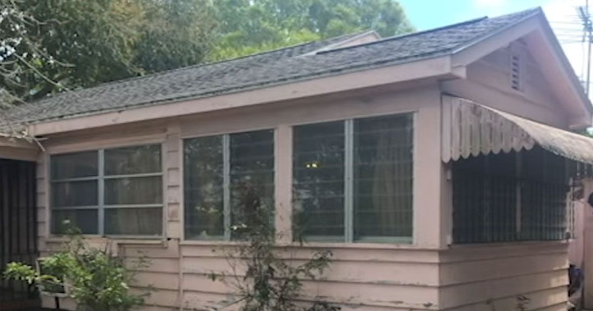 A fost chemat să verifice o casă abandonată. A spart ușa și a intrat speriat înăuntru. S-a îngrozit!