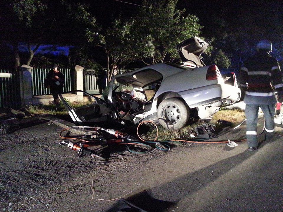 Accident groaznic în Neamţ: Trei tineri au murit când se întorceau de la discotecă