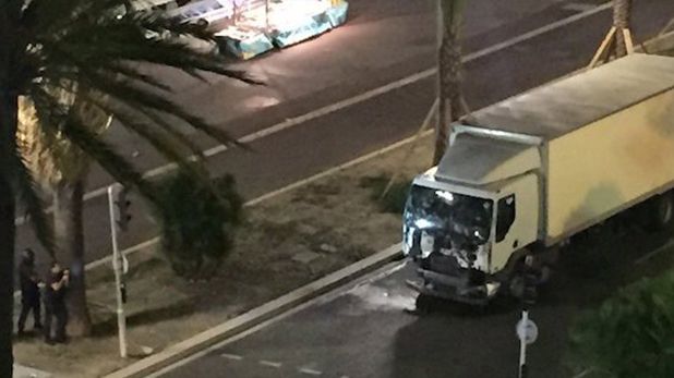 Atentat la Nisa. Primele IMAGINI cu momentul în care camionul a lovit mulţimea