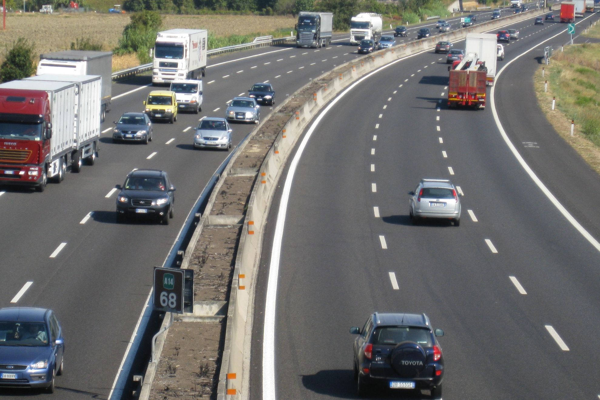 Isprava unui șofer român pe o autostradă din Italia