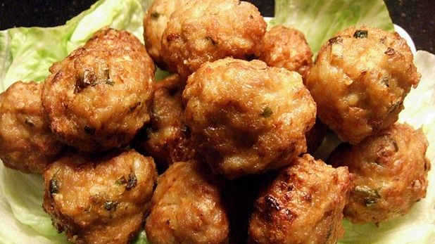 Cum faci cele mai bune CHIFTELUŢE din carne. Ingredientul secret care dă tot gustul