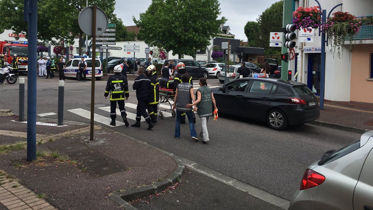 FRANȚA: Preot ucis într-un atac asupra unei biserici. Statul Islamic revendică atentatul