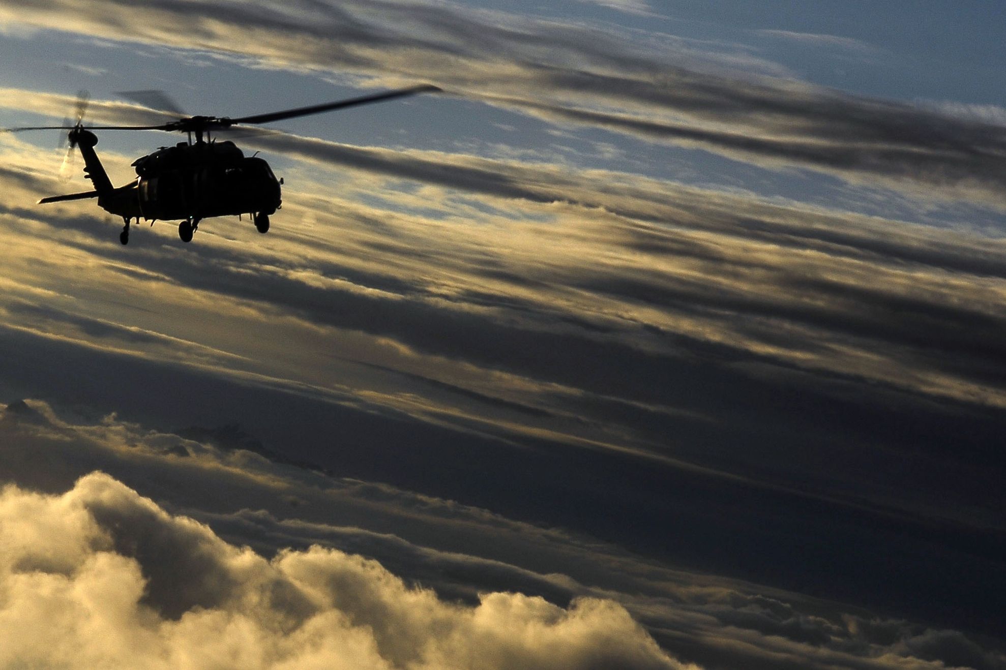 Transmitea prognoza meteo din elicopter. Brusc, ceva incredibil a apărut în imagine. ”E periculos”