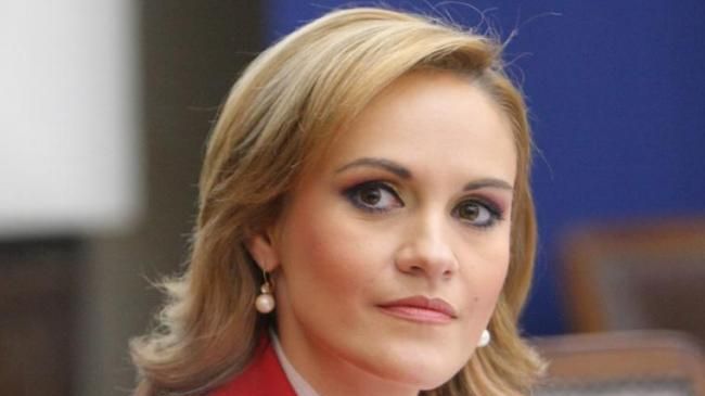 Planul lui Firea, pus în aplicare: Primăria începe exterminarea ţânţarilor, dar a uitat de şobolani 