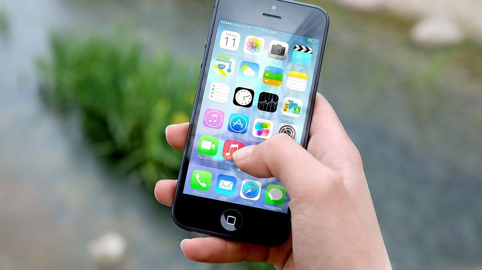 Cum să-ţi încarci iPhone-ul în doar cinci minute