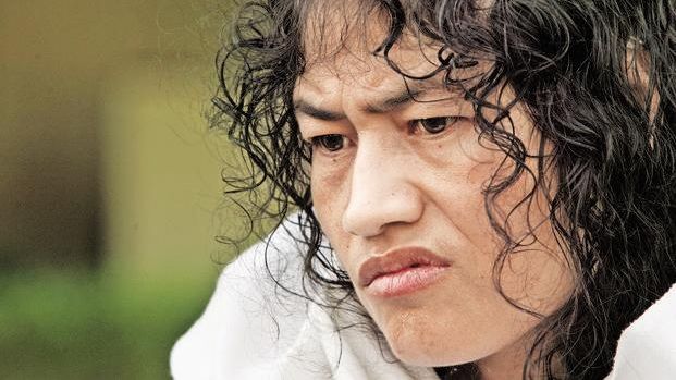 Ea este femeia care face greva foamei de 16 ani! De ce nu a mai mâncat nimic din anul 2000