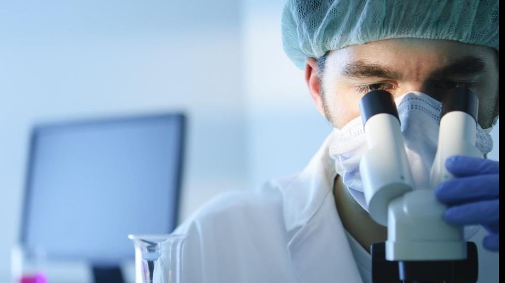 STUDIU: Două specii de căpuşe microscopice trăiesc pe feţele tuturor oamenilor 