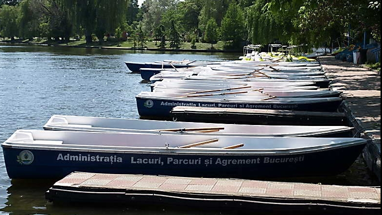 Primăria Capitalei cumpără bărcuțe și hidrobiciclete de la o firmă care distribuie cornuri în școli