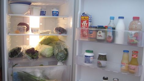 Colegii îi furau mereu laptele din frigiderul de la serviciu. Răzbunarea sa e de-a dreptul INEDITĂ!