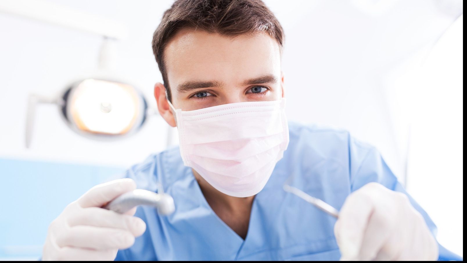 Motivul pentru care dentiștii îți scot dinții chiar și atunci când nu e nevoie