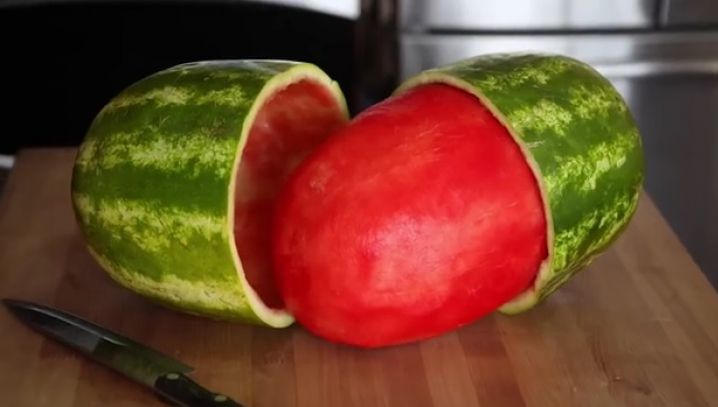 Cum sa cureţi un PEPENE ca un profesionist. Trucul care a cucerit milioane de oameni - VIDEO