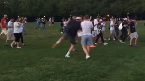 Imagini care au șocat lumea. Ce au făcut într-un parc pasionații jocului ”Pokemon GO” 