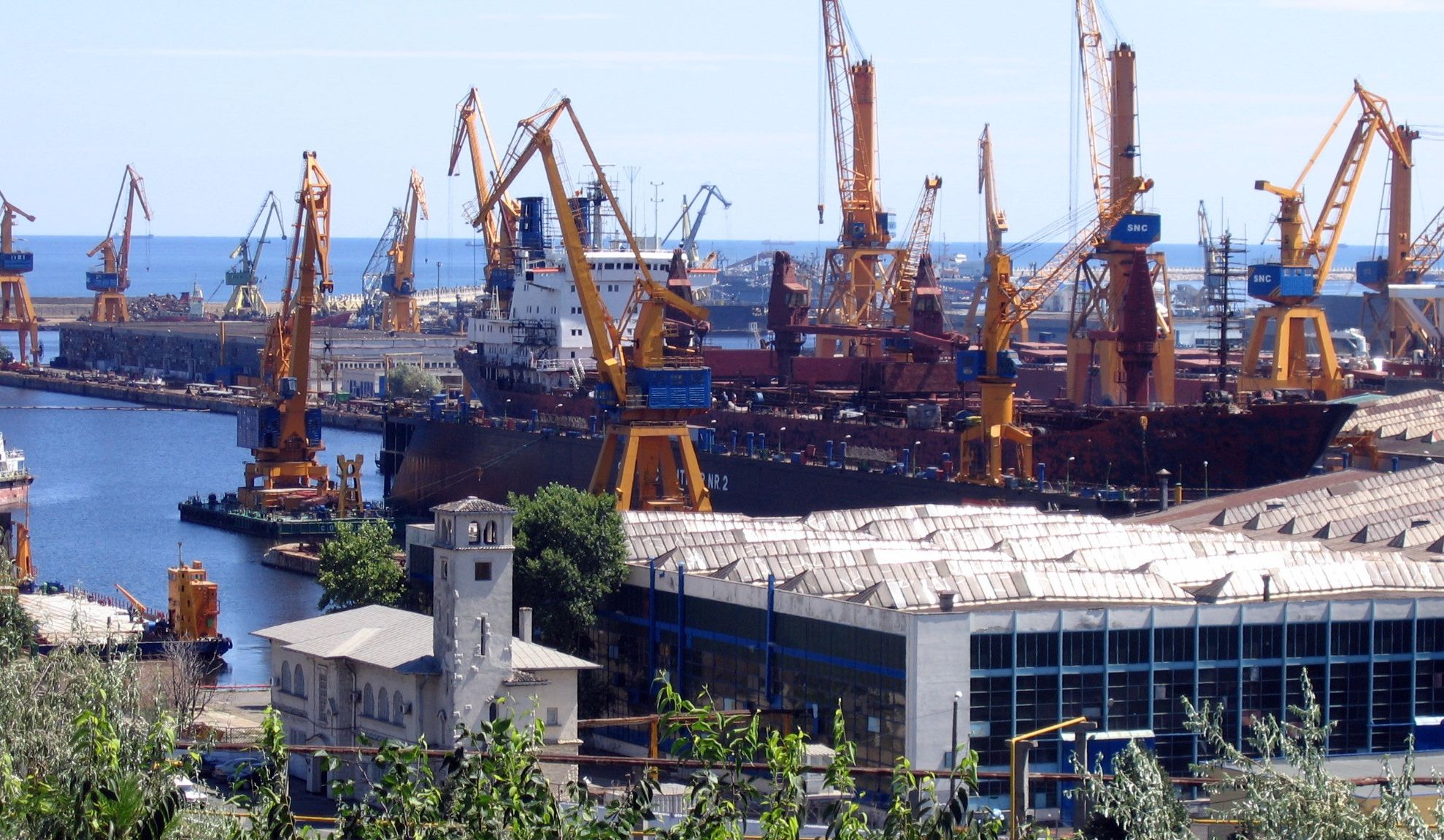 Protest în portul Constanţa. 100 de angajaţi sunt nemulţumiti de salarii 