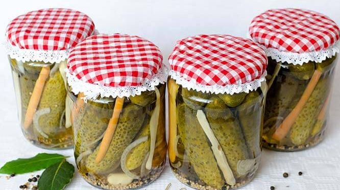 Castraveţii muraţi sunt mai sănătoşi decât crezi. Când e frig afară trebuie să îi mănânci zilnic