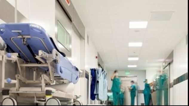 Tragedie. O fetiţă a murit, după ce s-a înţepat într-un cui. Micuţa a fost tratată în 4 spitale