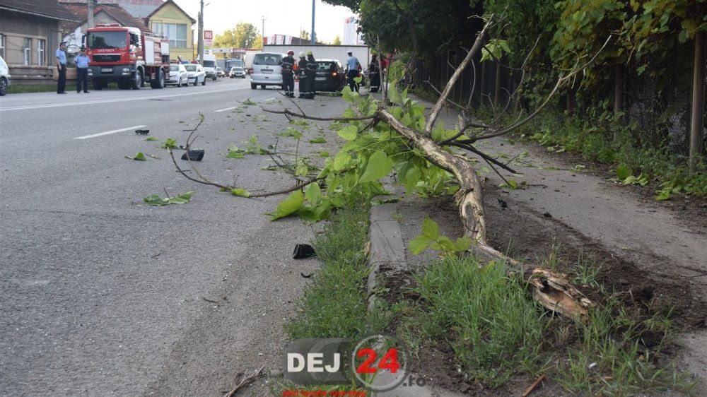 Accident cumplit în Dej. Un TIR a acroșat un autoturism 