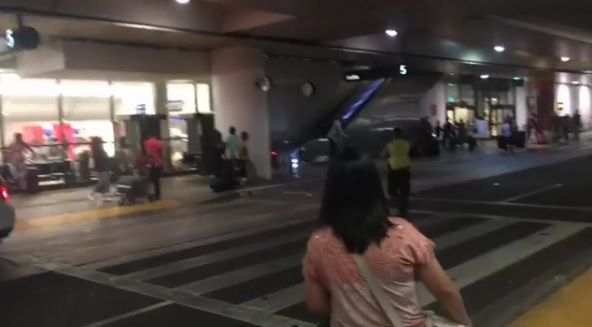 Alertă de securitate pe Aeroportul Internaţional din Los Angeles. Sute de pasageri, evacuaţi