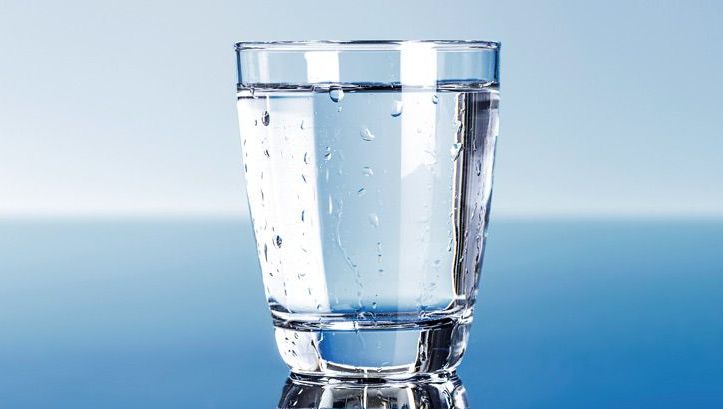 Ingredientul secret pe care să-l pui zilnic în apa plată. Scade colesterolul rapid