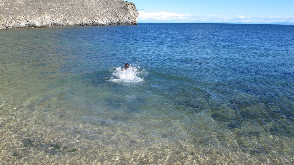 I-au salvat soţia de la înec, dar imediat după aceea, a urmat tragedie. Grupul de tineri...